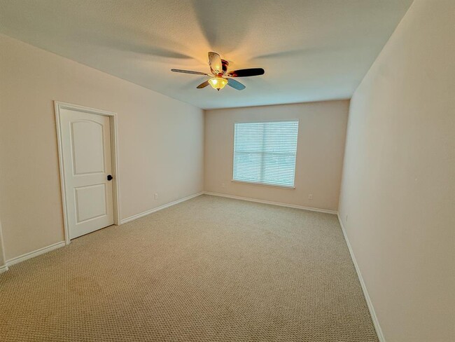 Building Photo - 300 Western Sky Trail