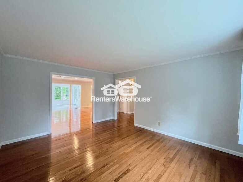Building Photo - 509 Southfield Dr