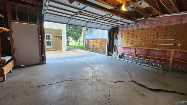 Building Photo - 11402 Hillwood Dr SE