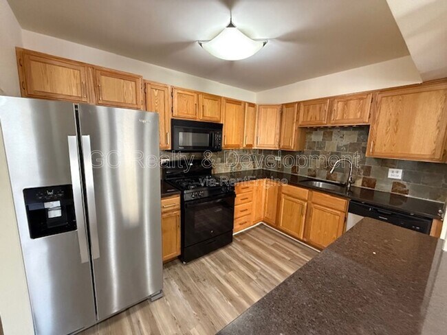 Building Photo - 1770 Bristol Walk