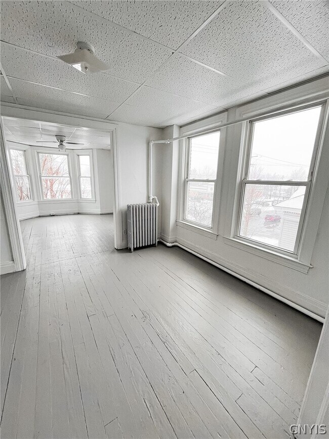 Building Photo - 911 State St