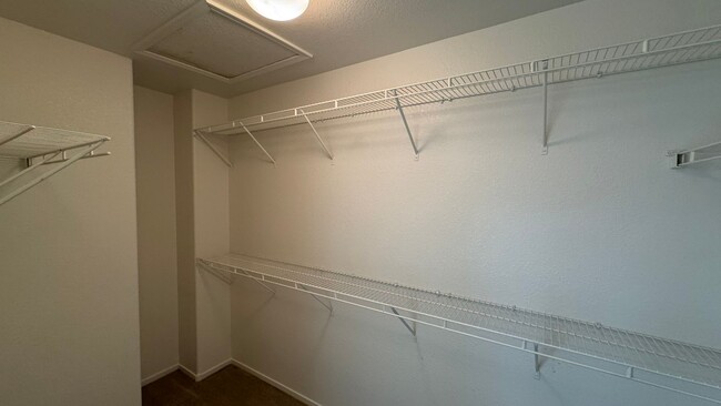 Building Photo - Gated 3 bedroom short term rental