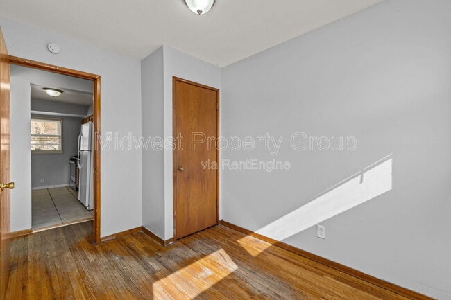 Building Photo - 405 Cameron Rd