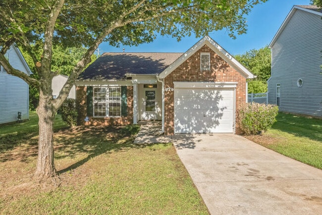 Primary Photo - Beautiful ranch style home 3bed 2 bath wit...