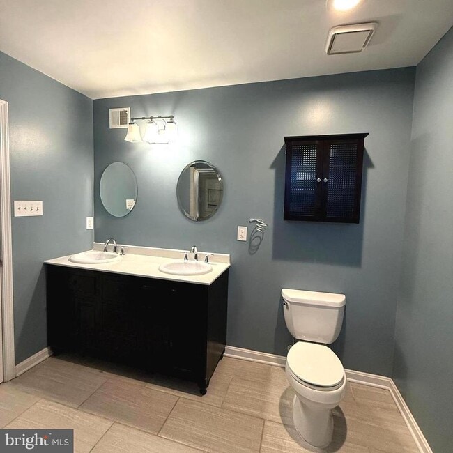 Building Photo - 13120 Misty Glen Ln