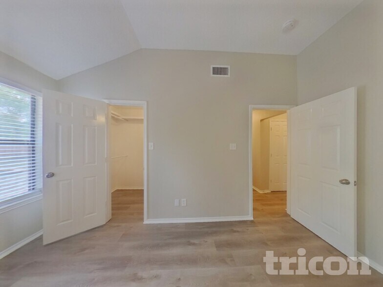 Building Photo - 837 Globe Ave