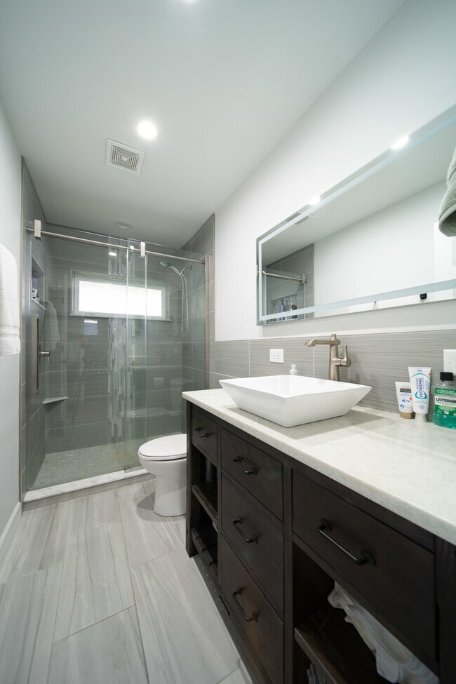 Building Photo - 27657 W Lakeshore Dr