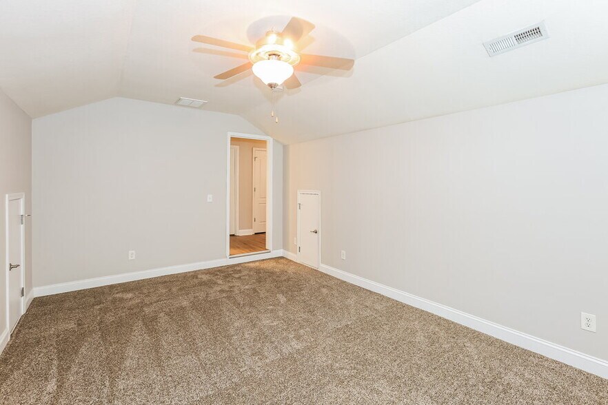 Building Photo - 6246 Silver Chime Way