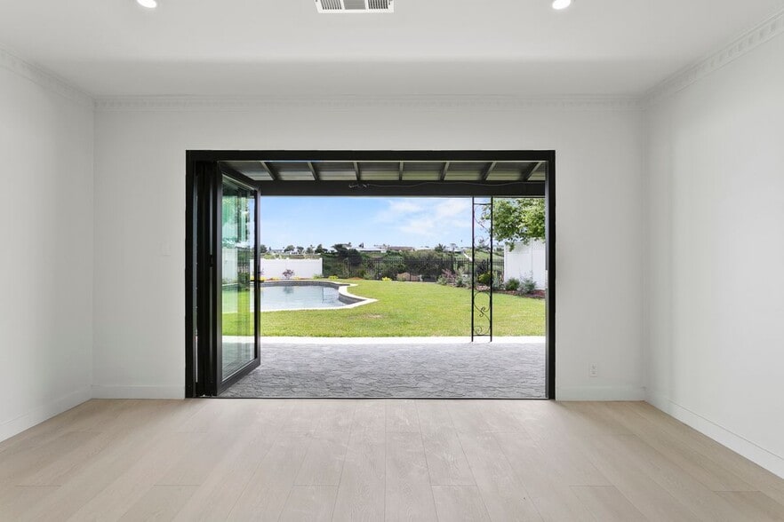 Building Photo - 4444 Don Felipe Dr