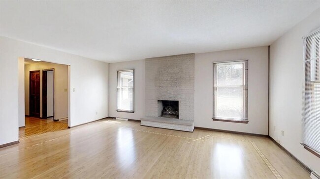 Building Photo - 933 High Meadow Dr