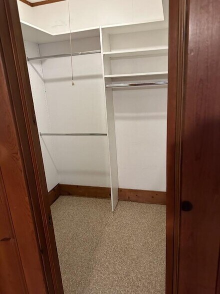 Closet - 82 Winsor Pl