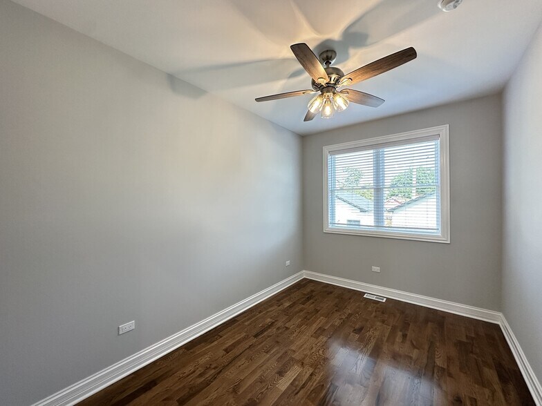 Building Photo - 555 N Springfield Ave