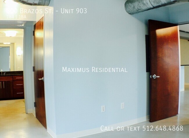Building Photo - 800 Brazos St