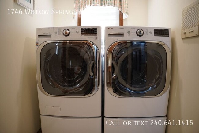 Building Photo - 1746 Willow Springs Dr