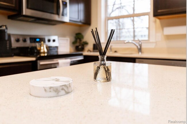 Building Photo - 701 E Kirby St