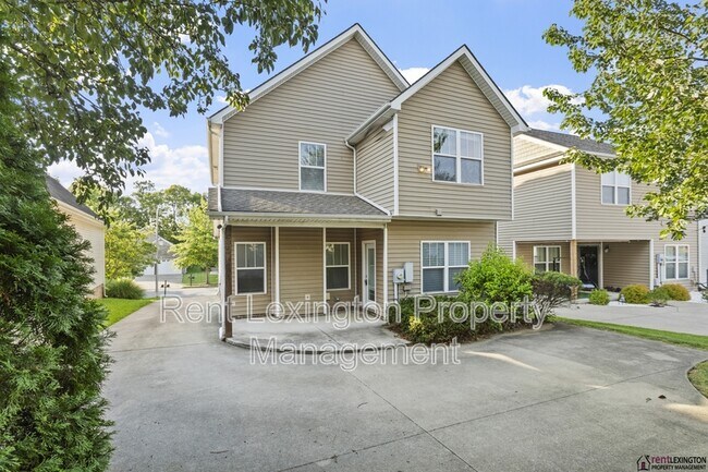 Building Photo - 2212 Pokeberry Park