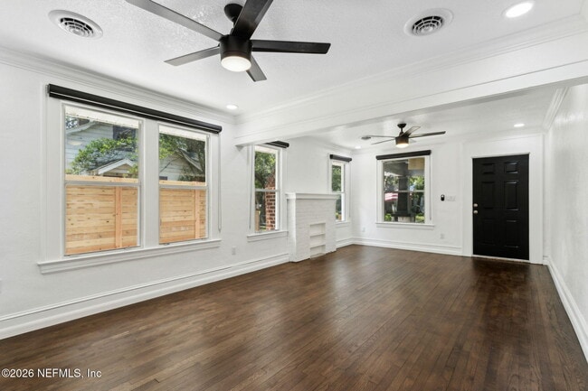 Building Photo - 836 Lynton St