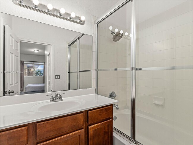 Building Photo - 8800 NW 107 Ct