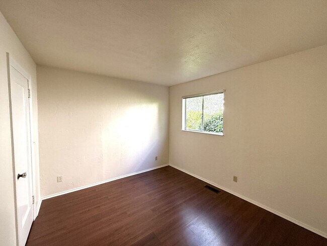 Building Photo - 199 Tunstead Ave