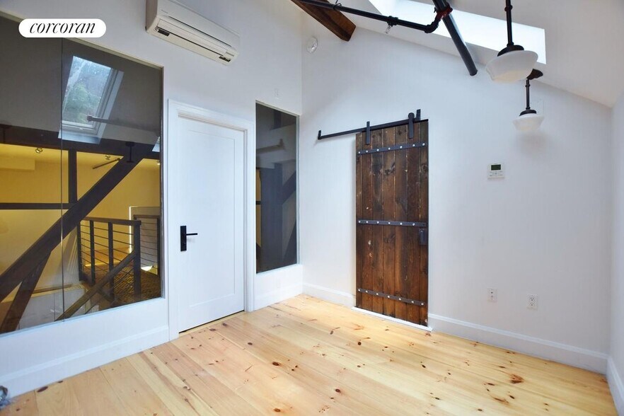 Building Photo - 163 N 6th St