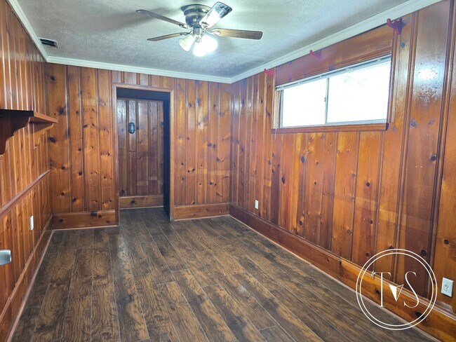 Building Photo - Charming 3-bedrooms/1-bath home in LaRoche Park