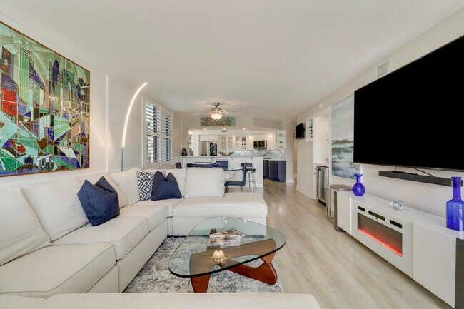 Building Photo - 515 Bay Colony Dr N
