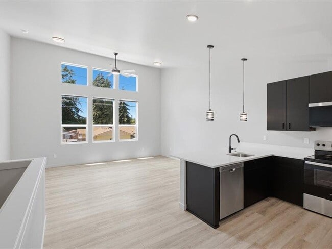 Building Photo - 1390 Overlook Ave NW