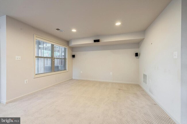 Building Photo - 42541 Dreamweaver Dr