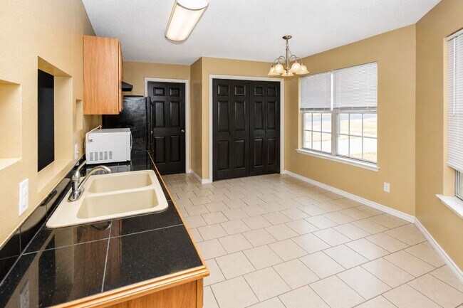 Building Photo - Charming Corner Lot Retreat: 3-Bedroom Haven in Killeen!