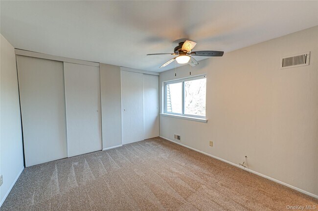 Building Photo - 213 Storm Dr