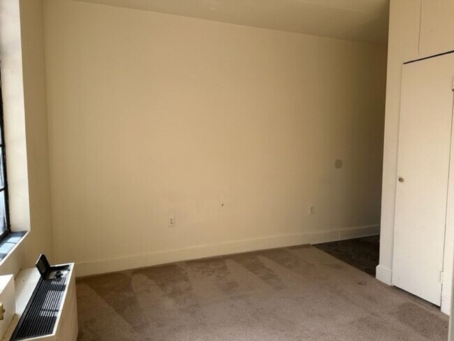 Building Photo - 213 N 2nd St