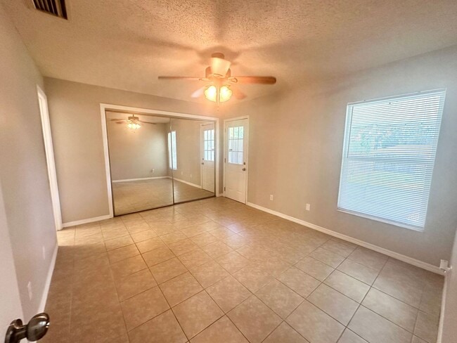 Building Photo - Charming 2-Bedroom Townhome with Bonus Roo...