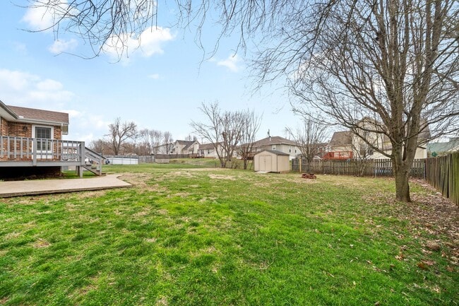 Building Photo - Pet Friendly Three Bedroom!