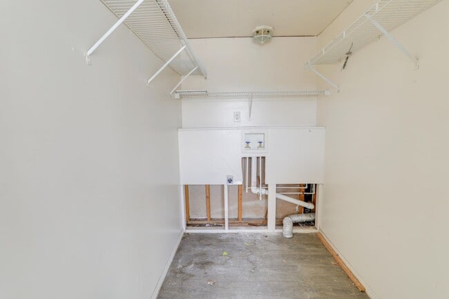 Building Photo - 1724 Townhall Ln