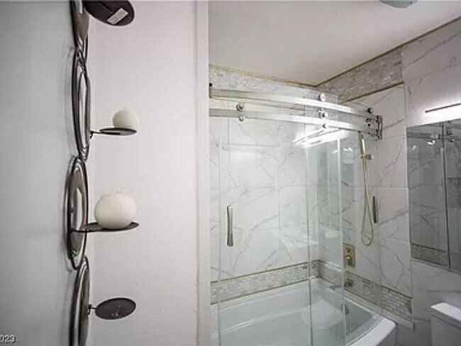 Building Photo - 1 YEAR LEASE FURNISHED OR UNFURNISHED, SHORT TERM 3 MONTH MINIMUM ALSO AVAILABLE