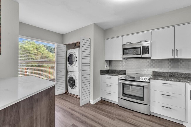 Building Photo - 14623 Bonaire Blvd