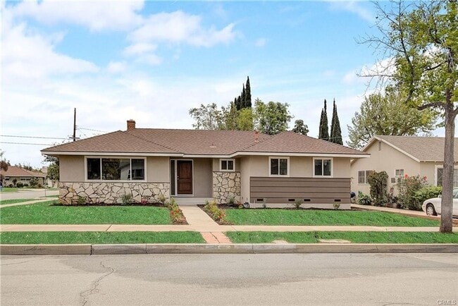 Building Photo - 1242 E Everett Pl