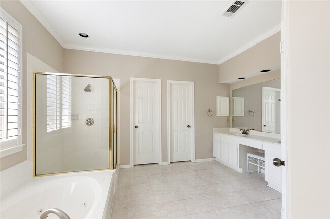 Building Photo - 3306 Redwood Lake Dr