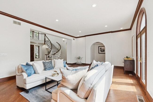 Building Photo - 2430 Dorina Dr