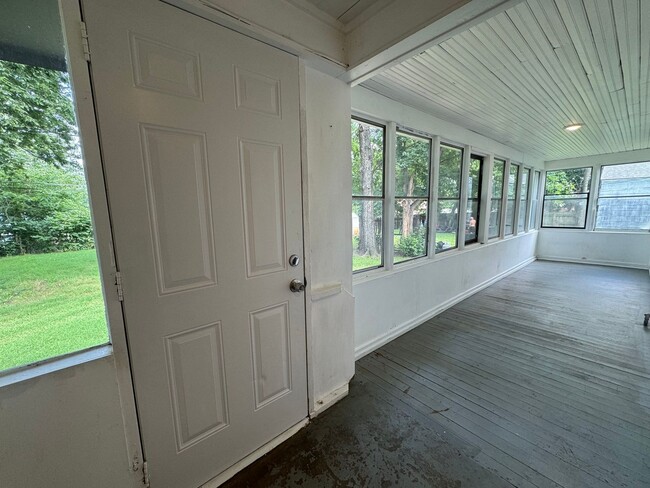 Building Photo - Adorable 2 bedroom 1 bath!