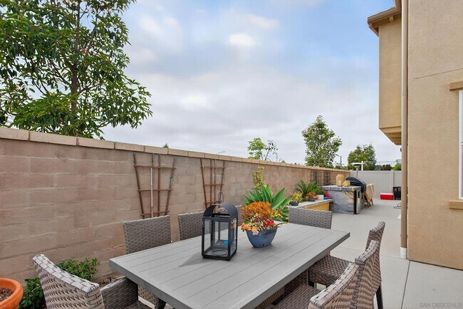 Building Photo - 1733 Artemisia Ct