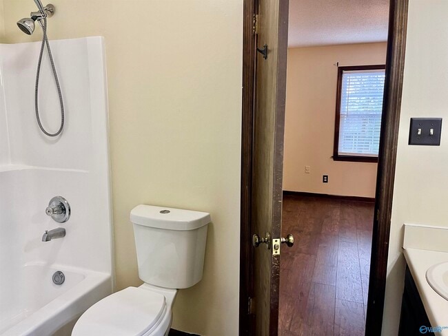 Building Photo - 2221 Westmead Dr SW