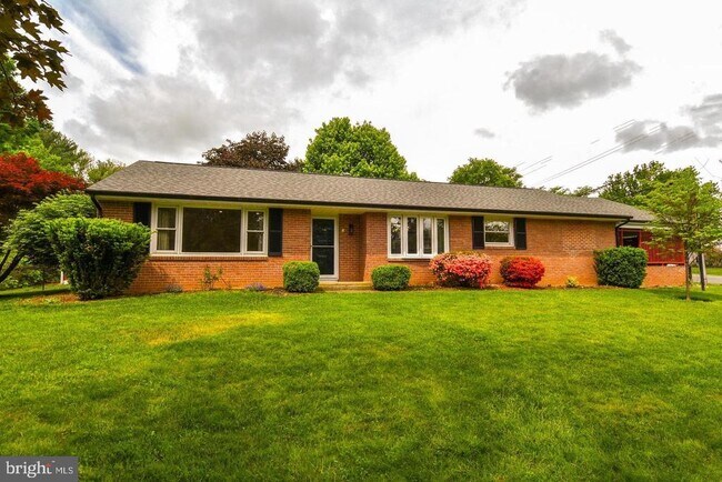 Building Photo - 2 Cinnamon Fern Rd