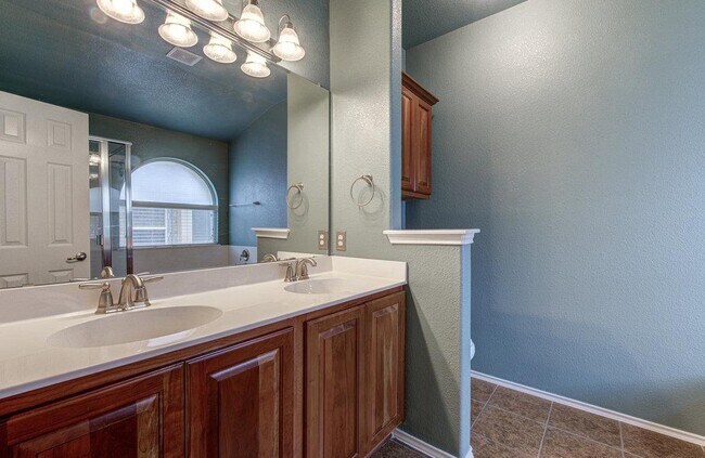 Building Photo - 307 Riverine Way