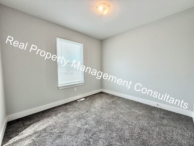 Building Photo - $500 off Move In Special on 4-bedroom, 3-b...