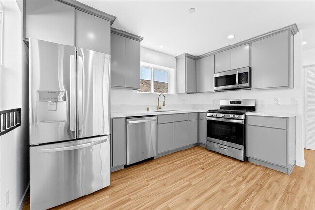 Building Photo - 4017 1/2 Mont Clair St-