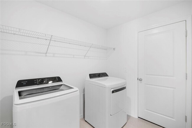 Building Photo - 4087 lattuna Ln