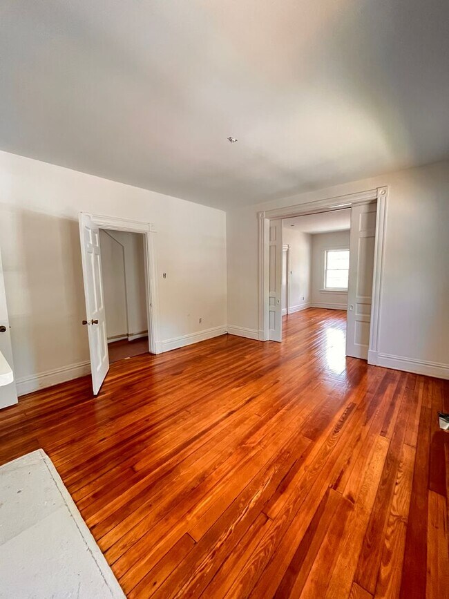 Building Photo - 323 N 36th St
