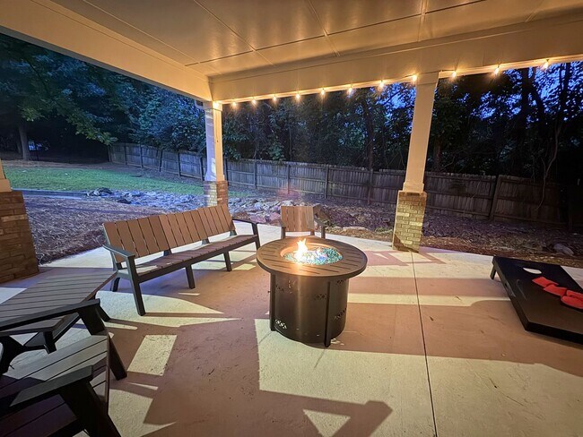 Building Photo - PRE-LEASING FOR AUGUST!