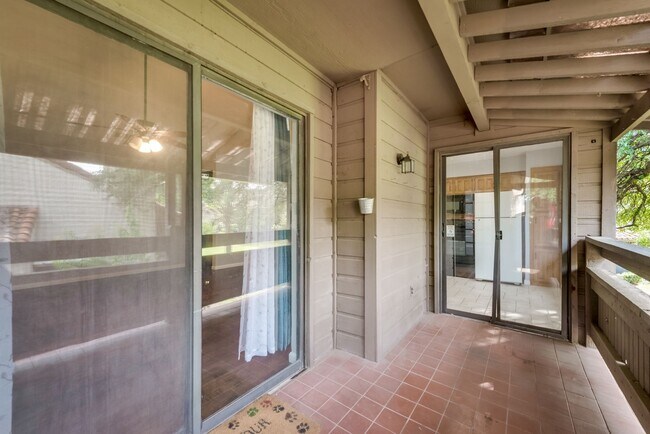 Building Photo - Spacious 2nd floor corner unit in Richardson